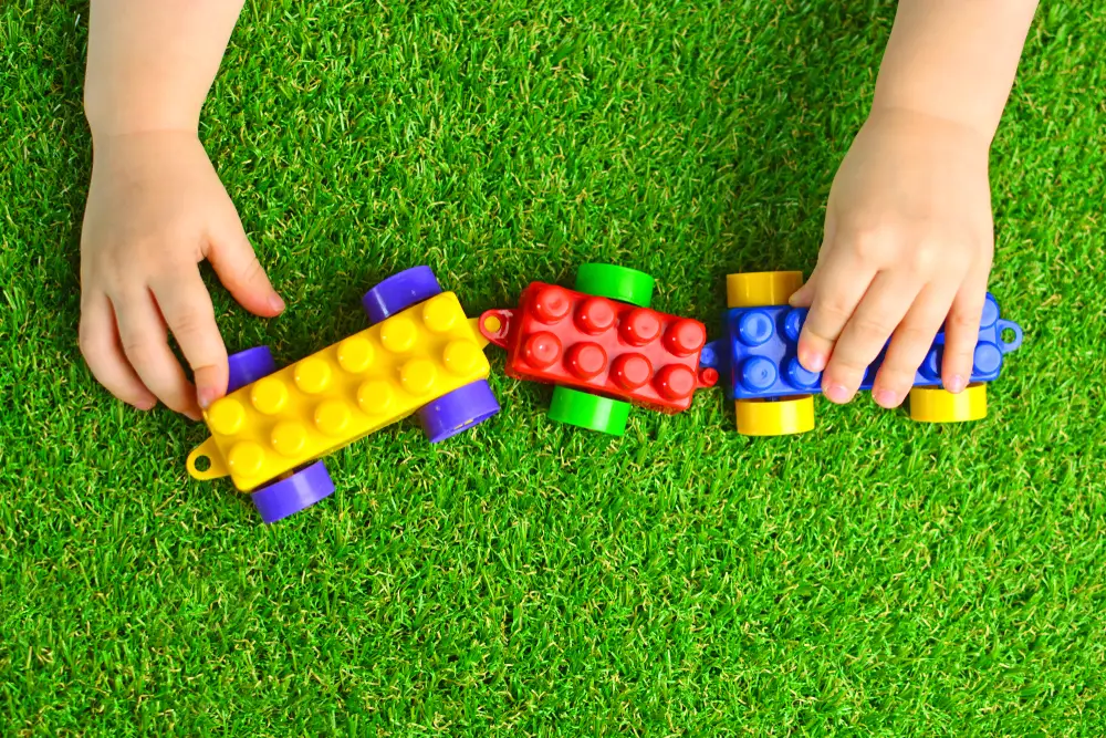 césped artificial para niños