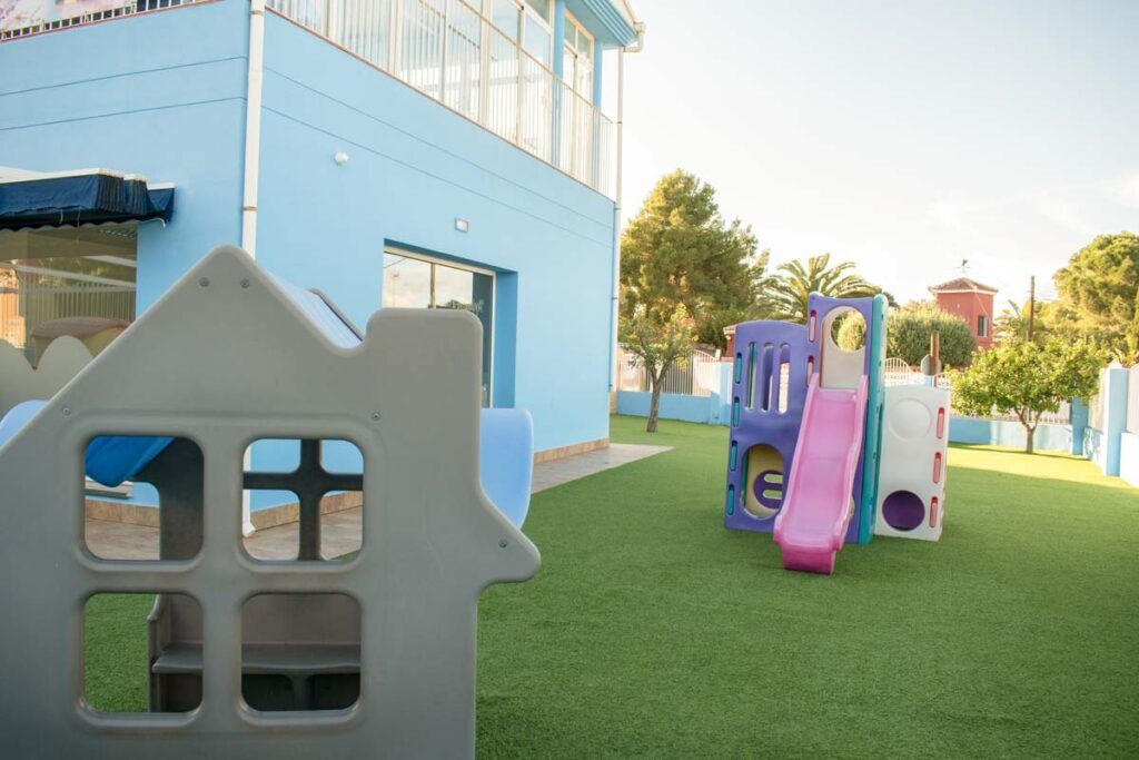 cesped artificial zona juegos