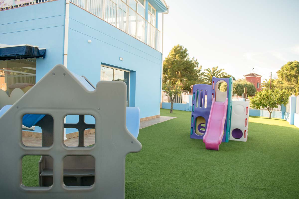 cesped artificial zona juegos
